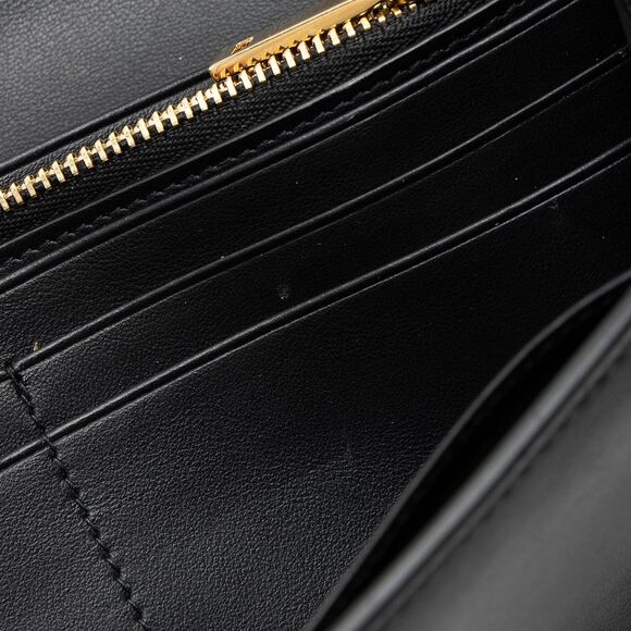 Salvatore Ferragamo Calfskin Hug Wallet on Chain - Picture 13 of 14